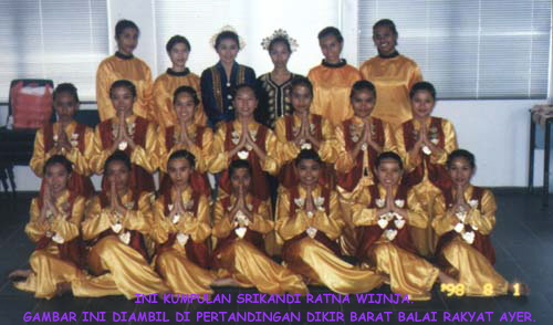 INI KUMPULAN SRIKANDI RATNA WIJNJA.
GAMBAR INI DIAMBIL DI PERTANDINGAN DIKIR BARAT BALAI RAKYAT AYER.